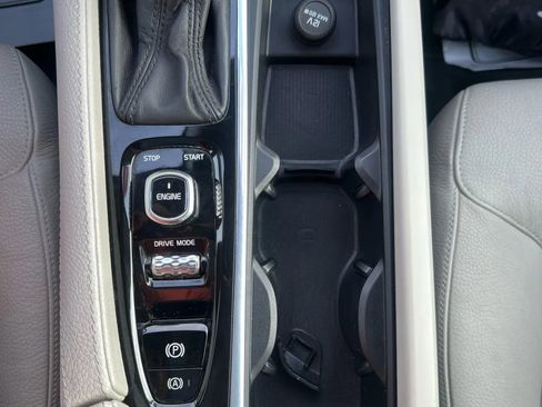 Used 2016 Volvo XC90 T6 Momentum w/ Momentum Plus Package image 28