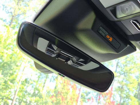 Certified 2026 Porsche Macan AWD/4WD image 18