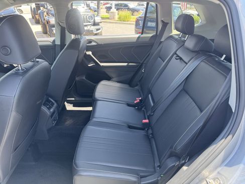 Used 2022 Volkswagen Tiguan SE AWD/4WD image 33