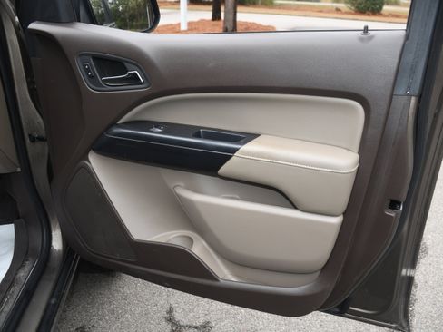 Used 2017 GMC Canyon SLE image 18