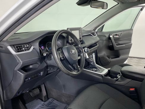 Used 2021 Toyota RAV4 XLE w/ Convenience Package image 2