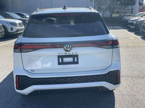 New 2026 Volkswagen Tiguan SE R-Line FWD image 5