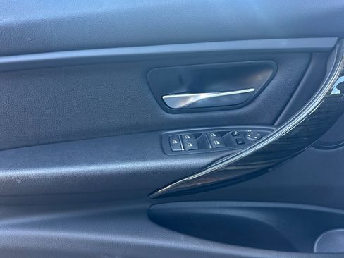 Used 2018 BMW 320i Sedan w/ Convenience Package RWD image 12