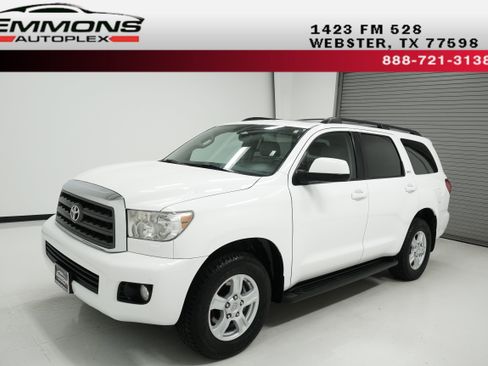 Used 2016 Toyota Sequoia SR5 image 1