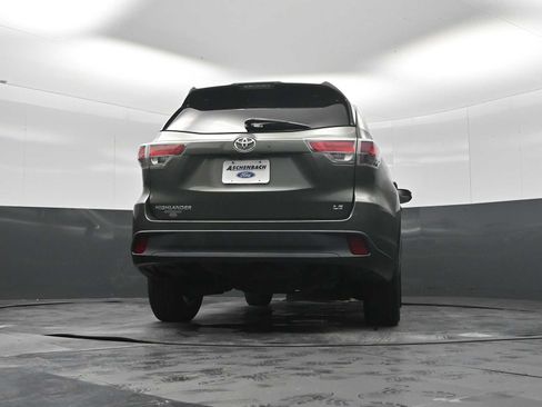 Used 2016 Toyota Highlander Plus FWD image 24