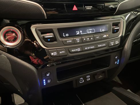 Used 2025 Honda Ridgeline Black Edition image 31