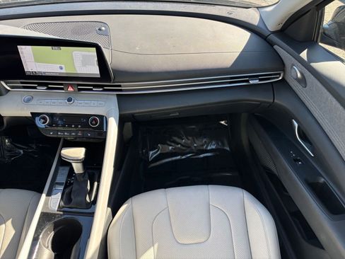 Used 2025 Hyundai Elantra Limited image 37