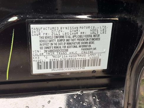 Used 2025 Nissan Sentra SV FWD image 17
