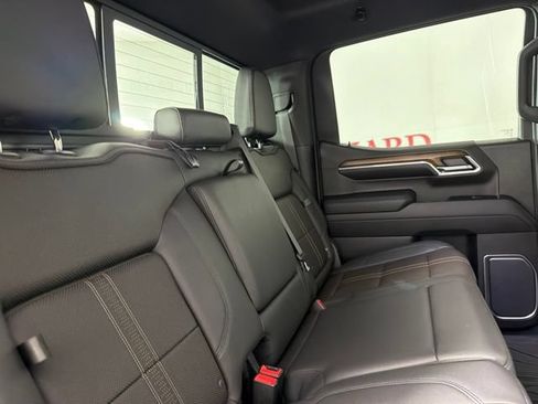 Used 2023 Chevrolet Silverado 1500 High Country w/ Technology Package AWD/4WD image 18