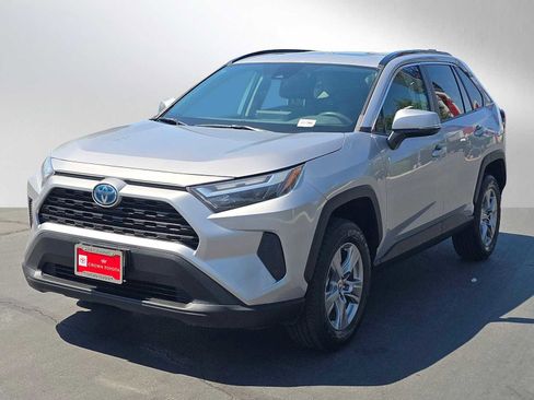 Used 2022 Toyota RAV4 XLE image 3