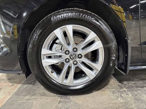 Used 2025 Toyota Sienna XLE w/ XLE Plus Package AWD/4WD image 10