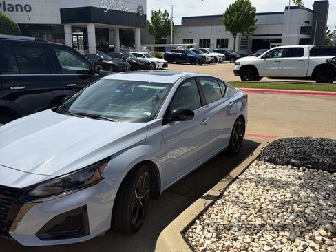 Used 2024 Nissan Altima 2.5 SR w/ SR Premium Package image 15