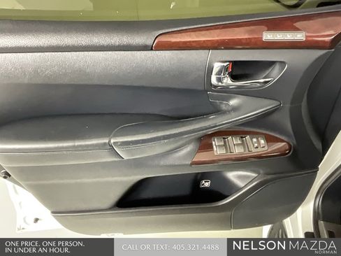 Used 2013 Lexus LX 570 4WD w/ Luxury Pkg image 16