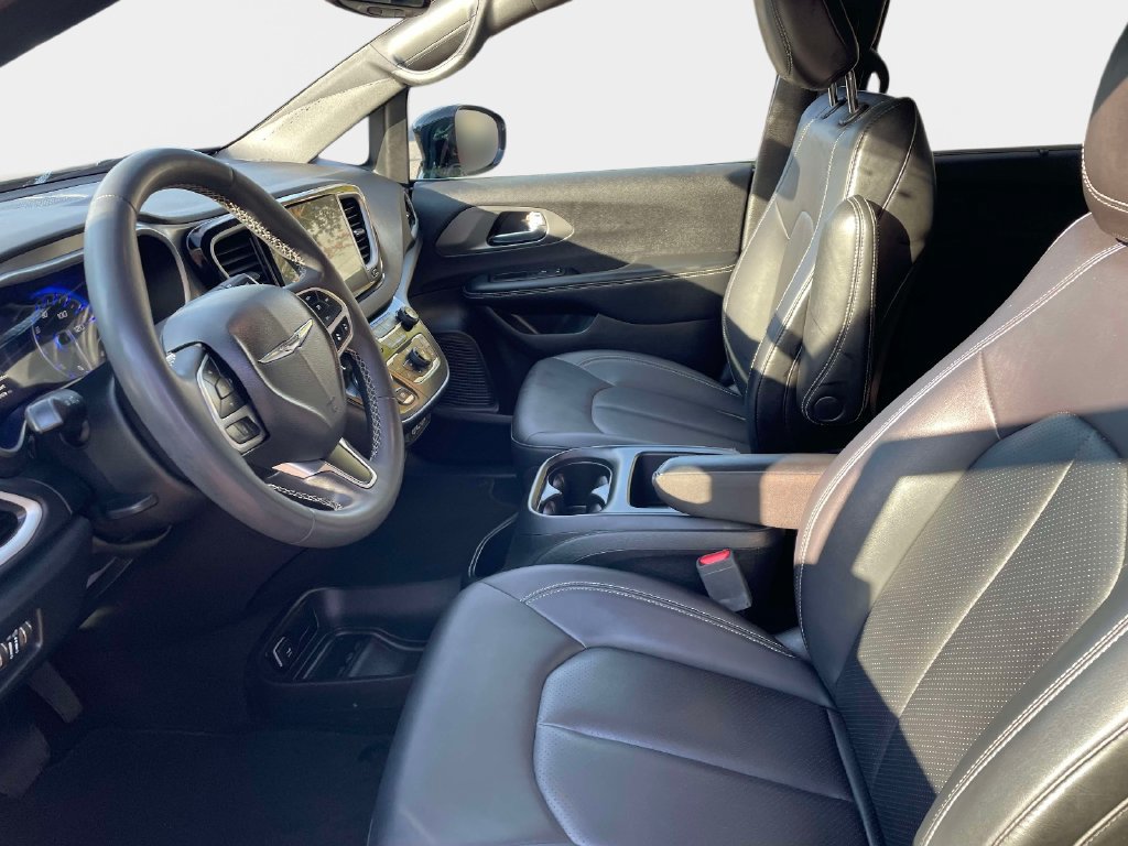 Used 2025 Chrysler Pacifica Select FWD image 21