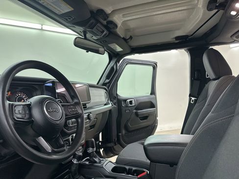 Used 2025 Jeep Gladiator Sport image 31