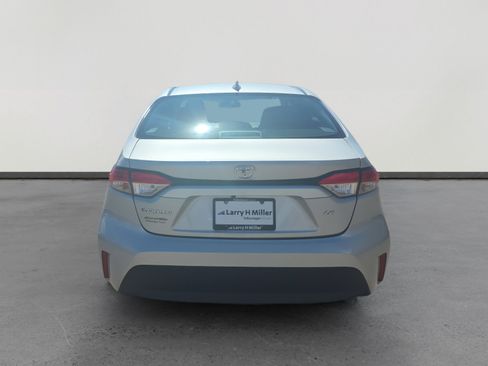 Used 2024 Toyota Corolla LE FWD image 4
