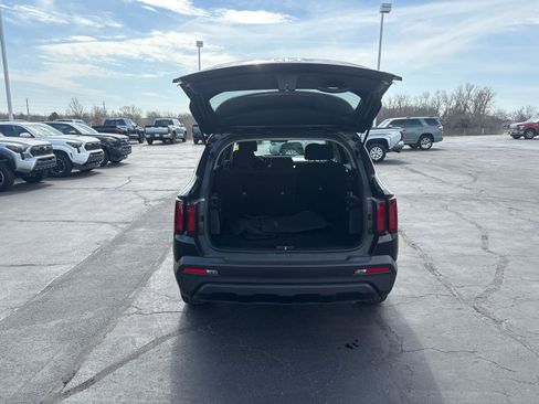 Used 2023 Kia Sorento LX image 10