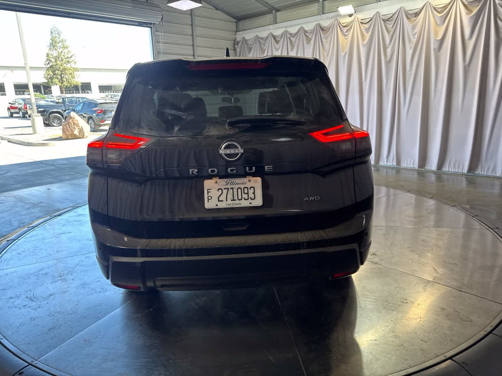 Used 2025 Nissan Rogue SV AWD/4WD image 6