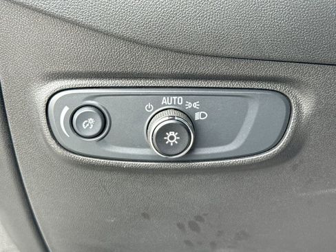 Used 2024 Chevrolet Equinox LT FWD image 25