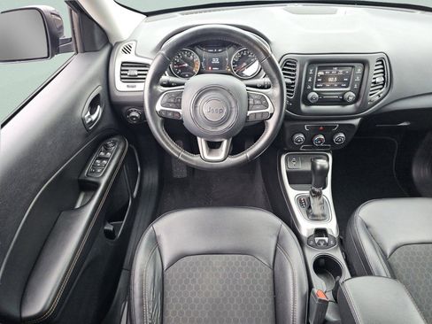 Used 2018 Jeep Compass Latitude image 4