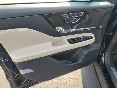 New 2026 Lincoln Corsair Reserve image 8