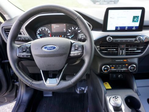 Used 2021 Ford Escape SE w/ SE Sport Appearance Package image 9