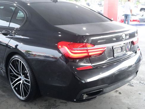 Used 2017 BMW 740i RWD image 9