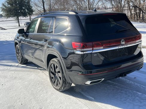 Used 2025 Volkswagen Atlas SE w/ Black Wheel Package image 8