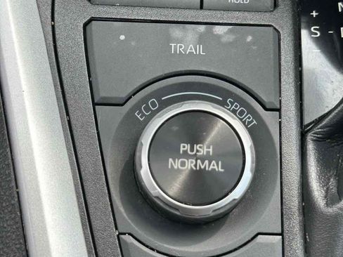 Used 2022 Toyota RAV4 LE AWD/4WD image 21