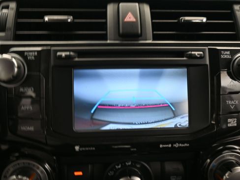 Used 2018 Toyota 4Runner TRD Off-Road Premium AWD/4WD image 18