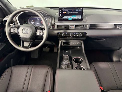 Used 2025 Honda Pilot Black Edition image 12