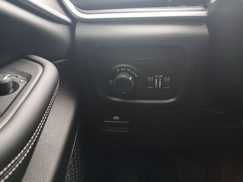 New 2026 Jeep Grand Cherokee Altitude image 12