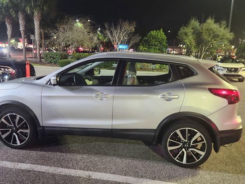 Used 2018 Nissan Rogue Sport SL w/ SL Premium Package image 2