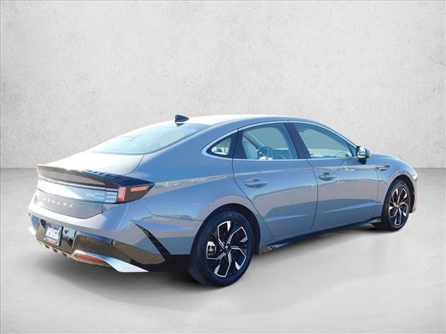 Used 2025 Hyundai Sonata SEL FWD image 8