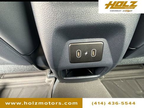 Used 2025 Hyundai Venue Limited image 21