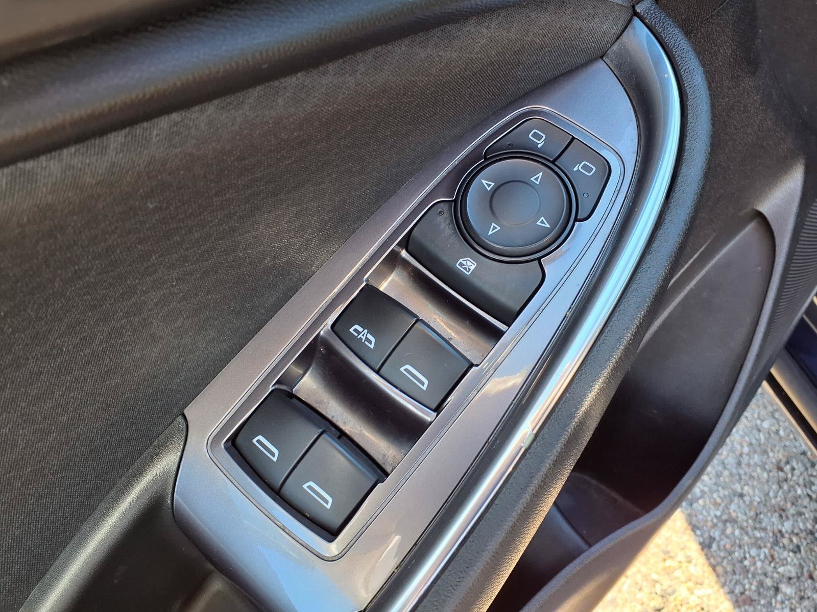 Used 2018 Chevrolet Malibu LT FWD image 15