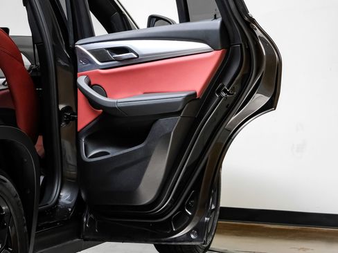 Used 2025 BMW X4 xDrive30i image 49