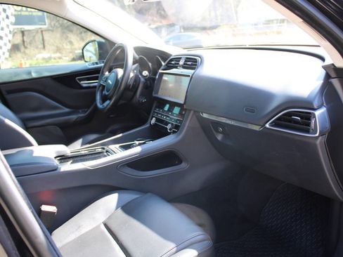 Used 2019 Jaguar F-PACE Premium AWD/4WD image 40