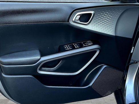 Certified 2025 Kia Soul LX w/ LX Technology Package FWD image 20
