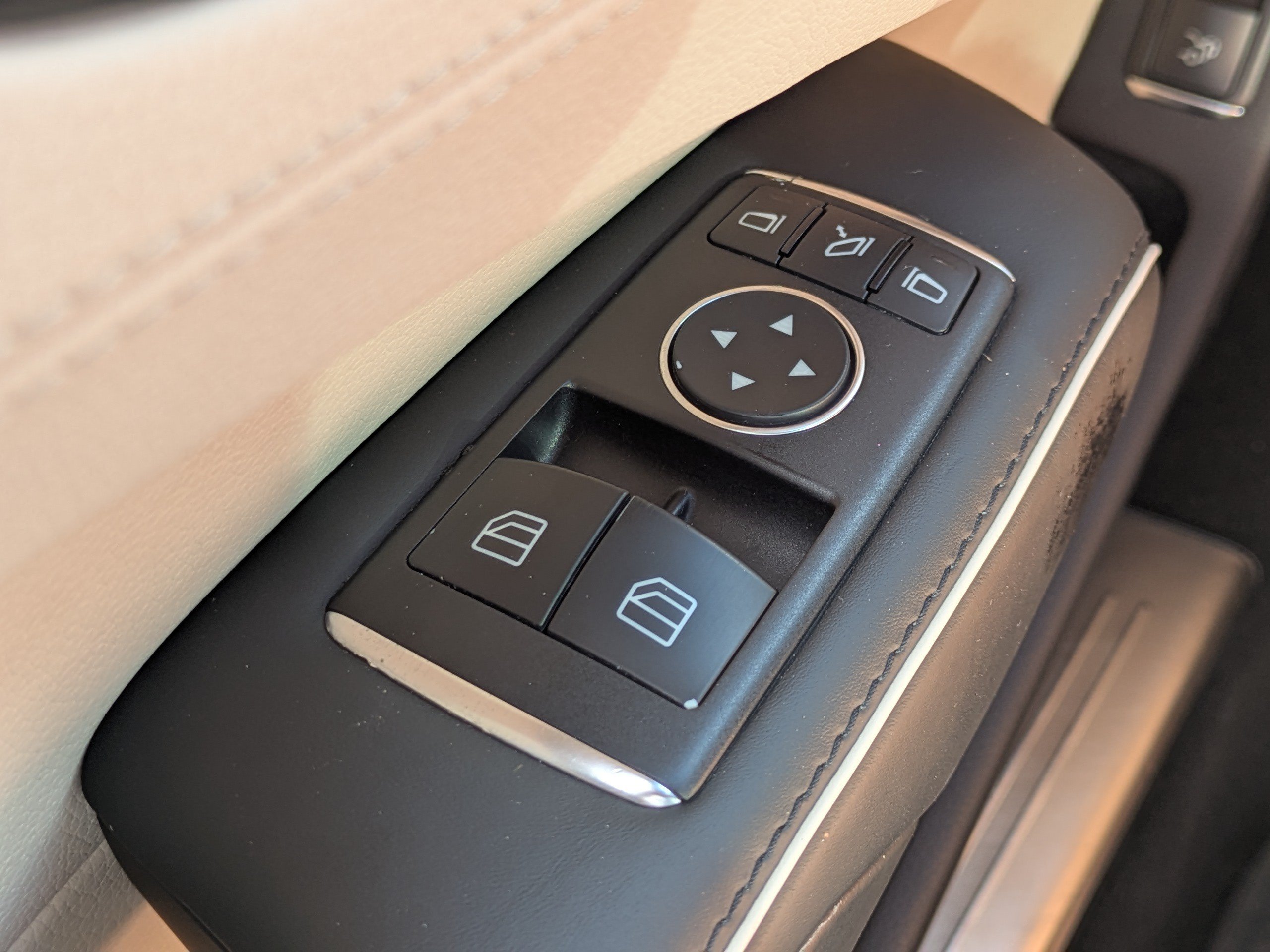 Used 2014 Mercedes-Benz SL 550 image 19