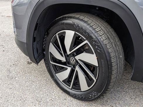 Certified 2024 Volkswagen Atlas SE image 36