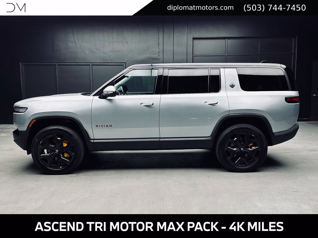Used 2025 Rivian R1S Premium Dual AWD/4WD image 3