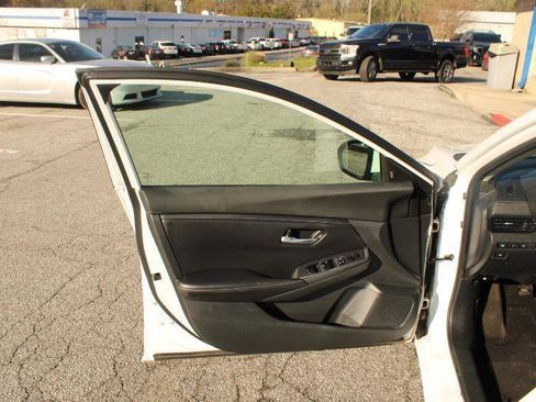 Used 2023 Nissan Sentra SV FWD image 16