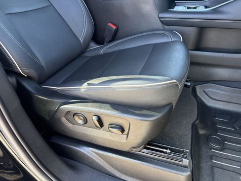 Used 2022 GMC Yukon SLT w/ SLT Premium Package image 30