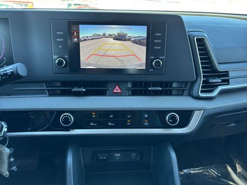 Used 2025 Kia Sportage LX image 17