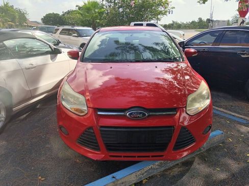 Used 2014 Ford Focus SE w/ SE Winter Package FWD image 2