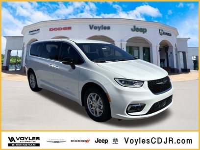 New 2026 Chrysler Pacifica Select