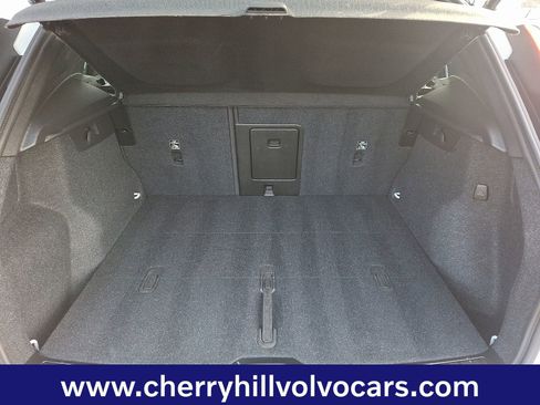 Certified 2025 Volvo XC40 B5 Plus image 29