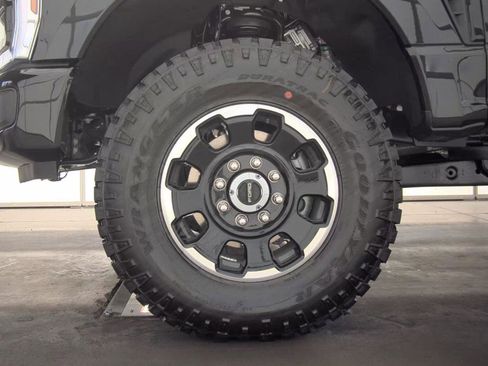 Used 2025 Ford F250 Lariat w/ Tremor Off-Road Package image 9