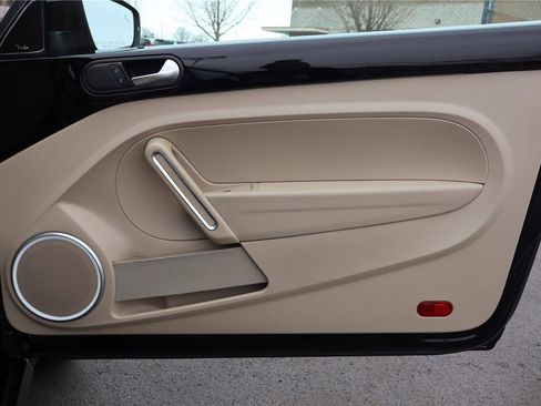 Used 2019 Volkswagen Beetle 2.0T SE w/ SE Premium Package image 28